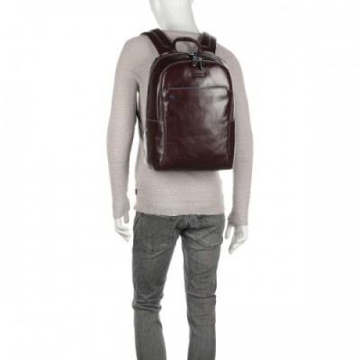 Piquadro Blue Square Laptop backpack 13″ grained cow leather mahogany