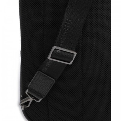Braun Büffel Novara Sling bag 10″ grained cow leather black